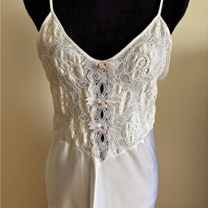Val Mode Bridal Lace Chemise